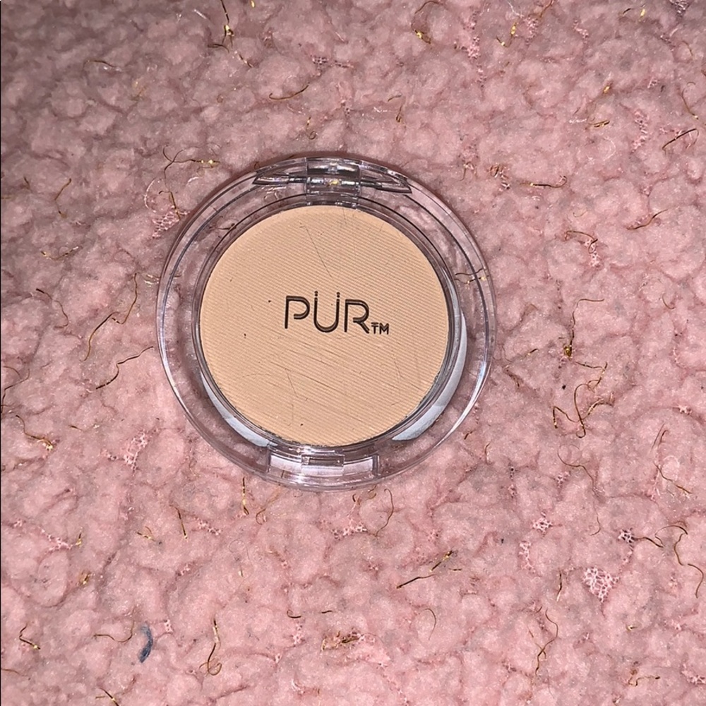Pressed mineral makeup